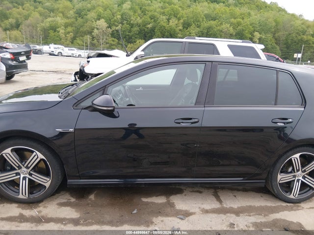 Volkswagen Golf 4-door