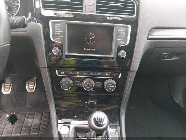 Volkswagen Golf 4-door
