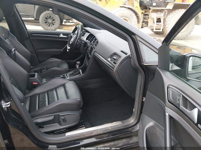 Volkswagen Golf 4-door