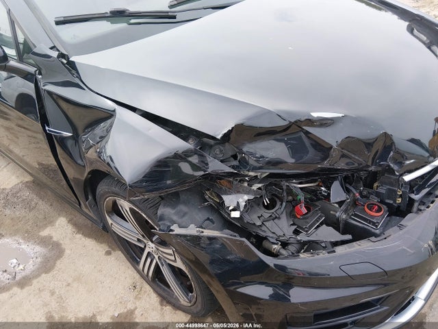 Volkswagen Golf 4-door