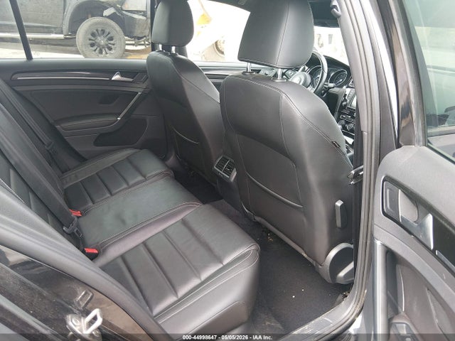 Volkswagen Golf 4-door