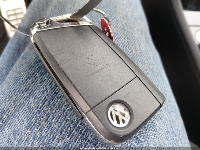 Volkswagen Golf 4-door