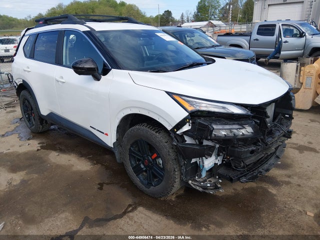 Salvage Nissan Rogue Image