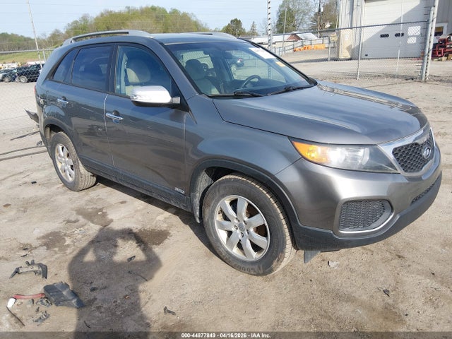 Salvage Kia Sorento Image