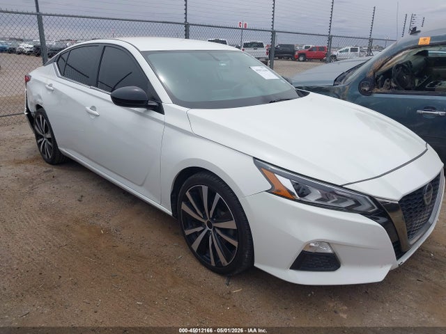 Salvage Nissan Altima Image