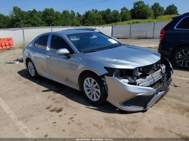 Salvage Toyota Camry Image