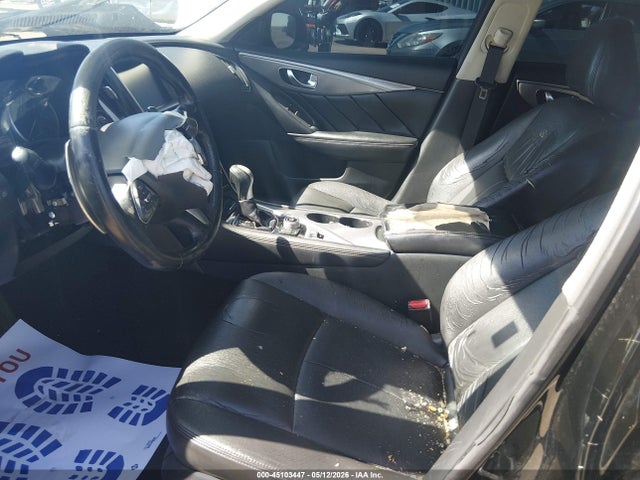 INFINITI Q50 Premium