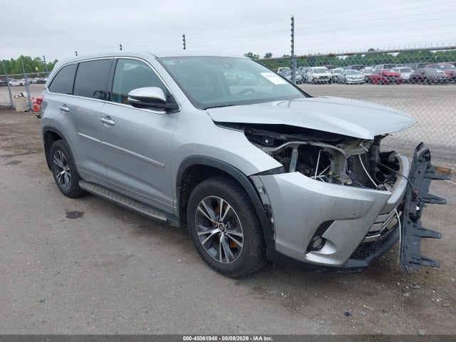 Salvage Toyota Highlander Image
