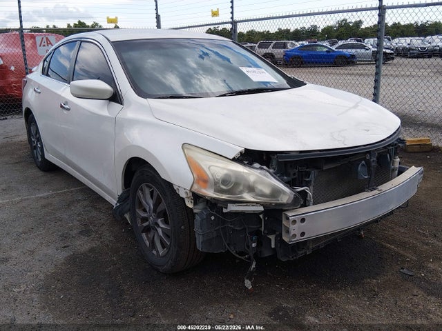 Salvage Nissan Altima Image