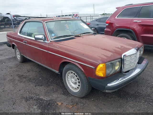 Salvage Mercedes-Benz 300 Image