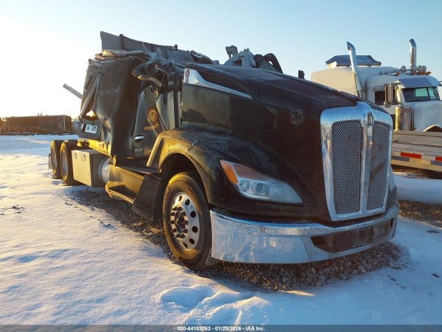 Salvage Kenworth T680 Image