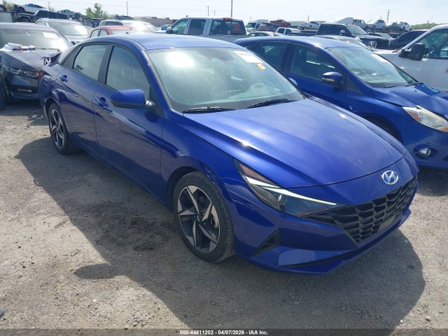 Salvage Hyundai ELANTRA Image