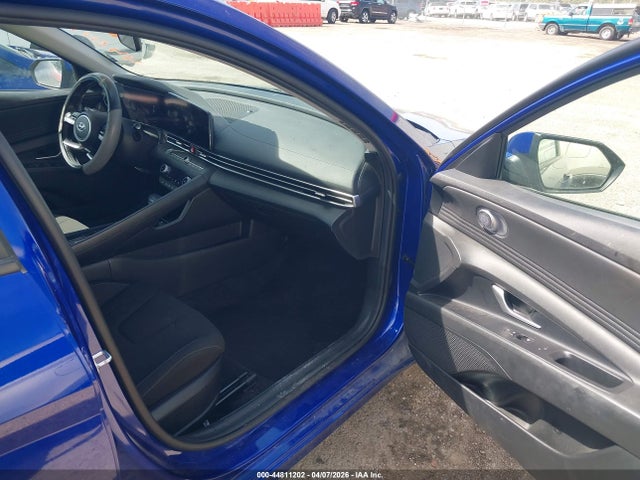 Hyundai ELANTRA Sel
