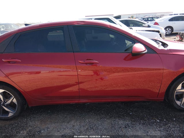 Hyundai ELANTRA Sel