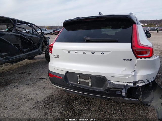 Volvo XC40 T5 R-design