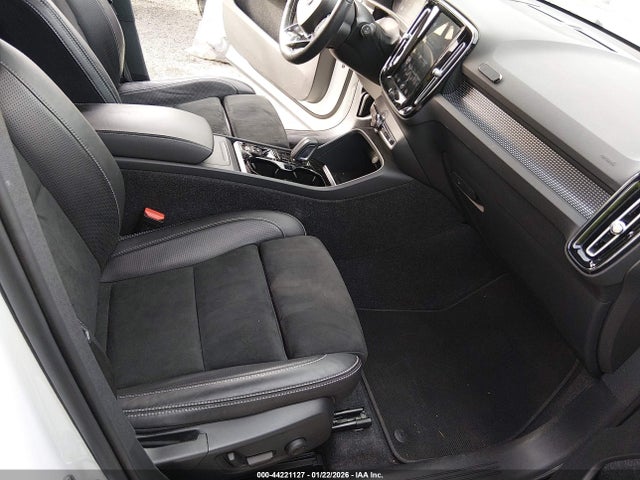Volvo XC40 T5 R-design