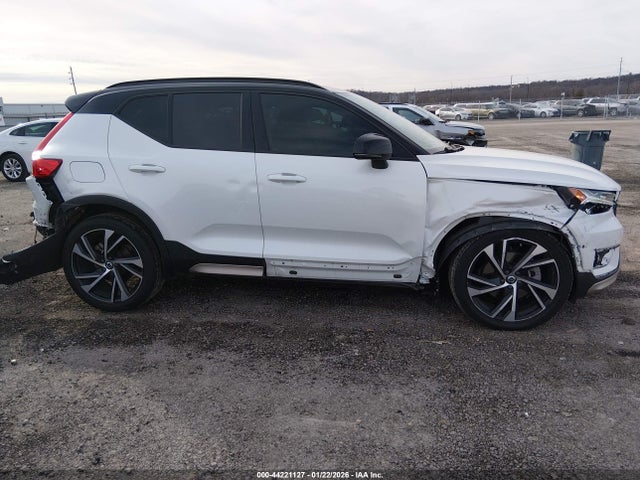 Volvo XC40 T5 R-design