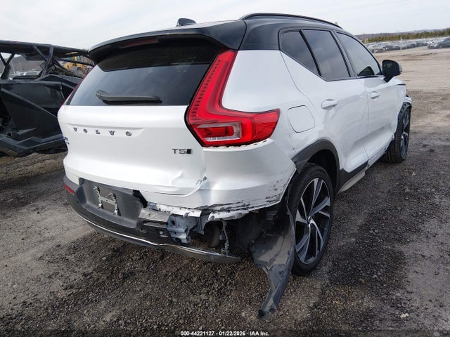 Volvo XC40 T5 R-design