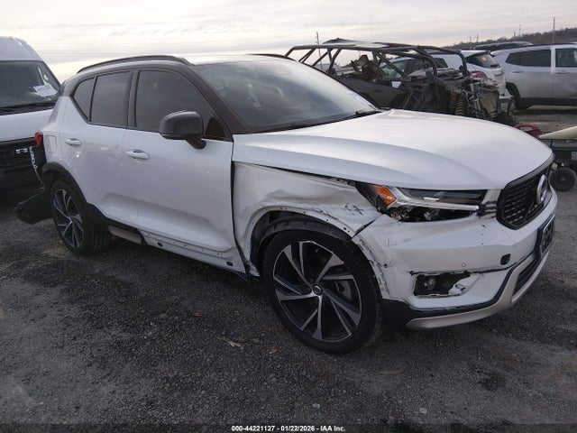 Salvage Volvo XC40 Image
