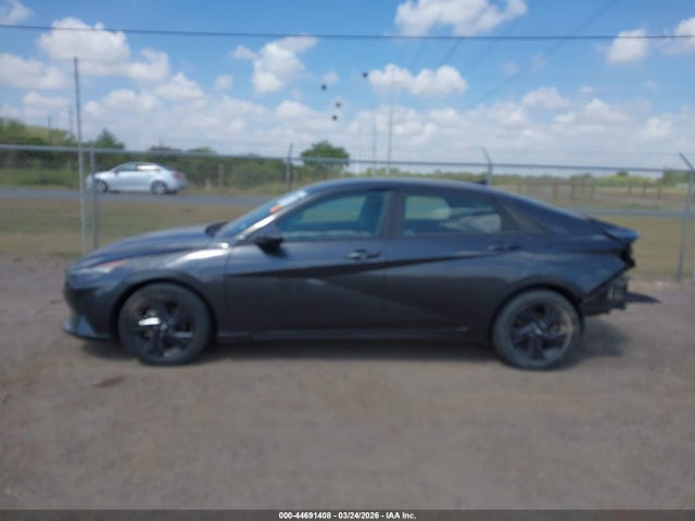 Hyundai ELANTRA Sel