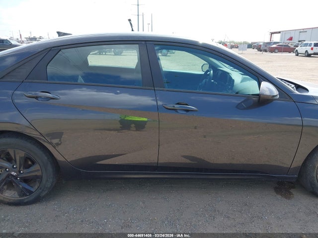Hyundai ELANTRA Sel