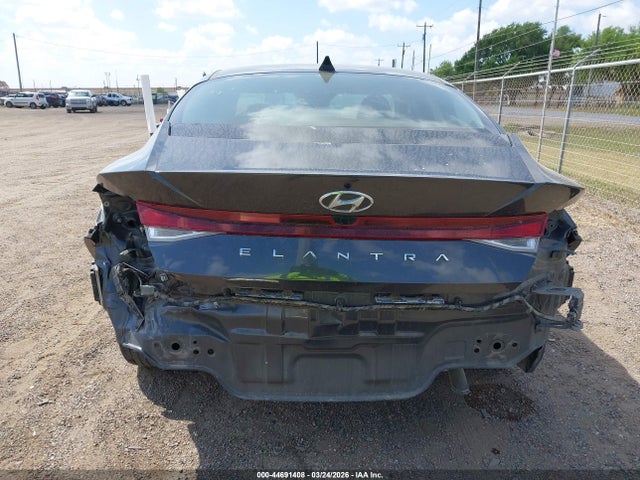 Hyundai ELANTRA Sel