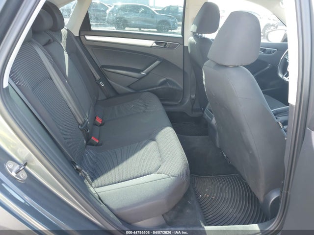 Volkswagen Passat 1.8t S