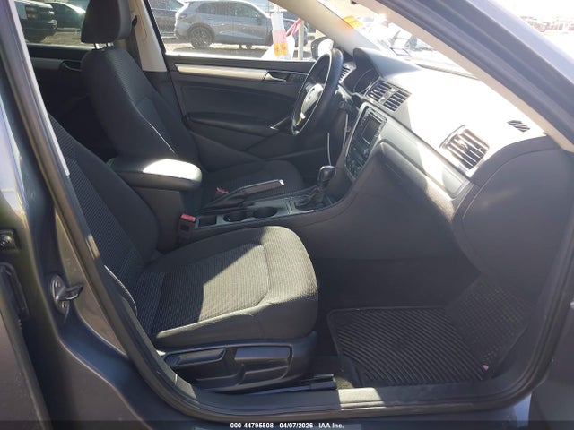 Volkswagen Passat 1.8t S