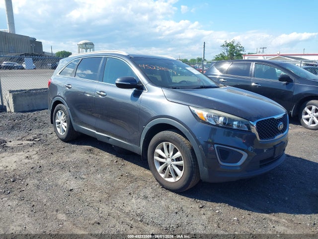 Salvage Kia Sorento Image