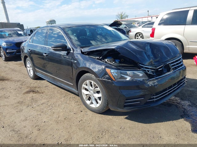 Salvage Volkswagen Passat Image