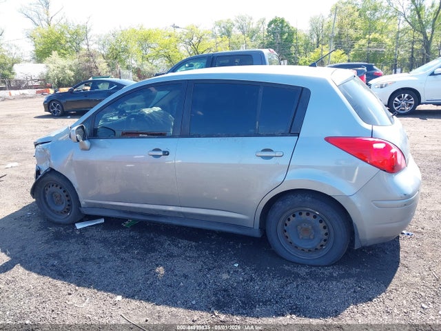 Nissan Versa 1.8s