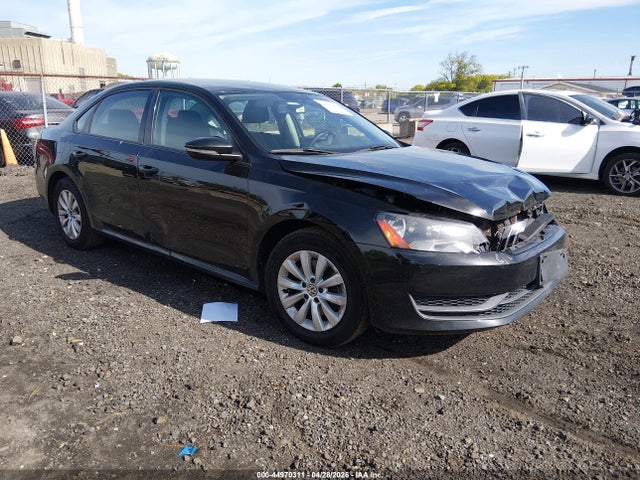 Salvage Volkswagen Passat Image
