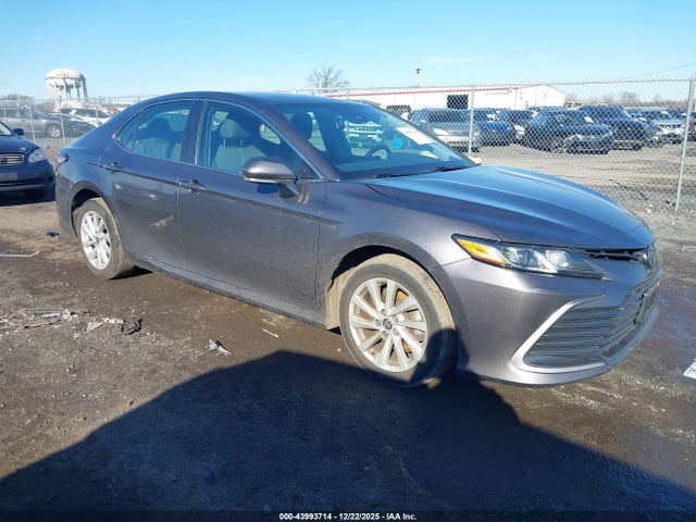 Salvage Toyota Camry Image