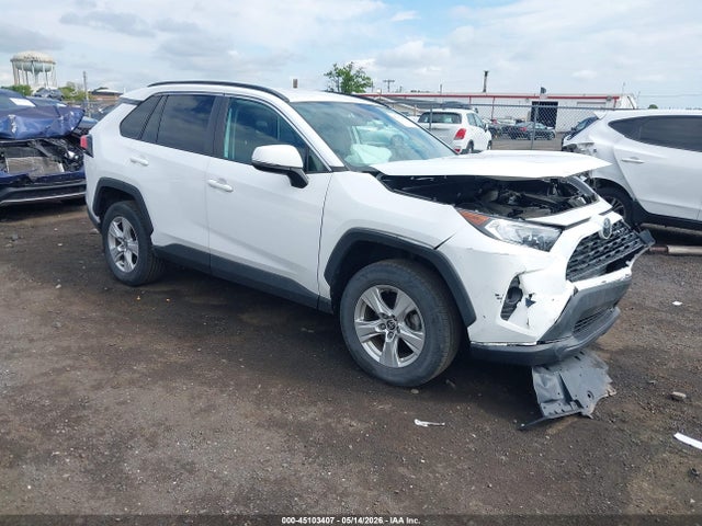 Salvage Toyota RAV4 Image