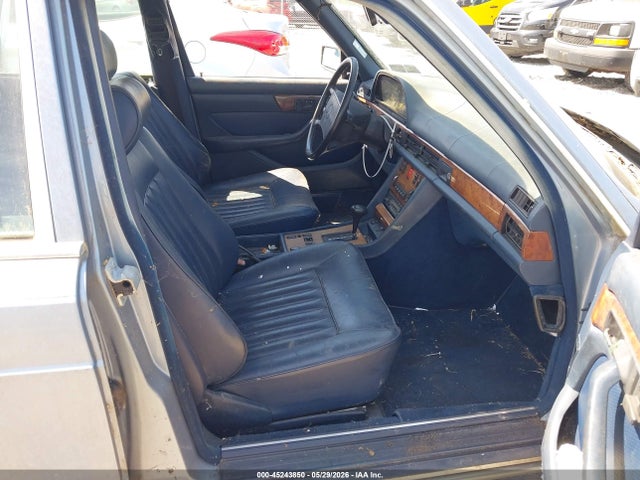 Mercedes-Benz 560 Sel