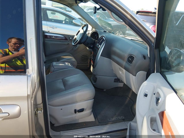 Chrysler Town & Country Limited