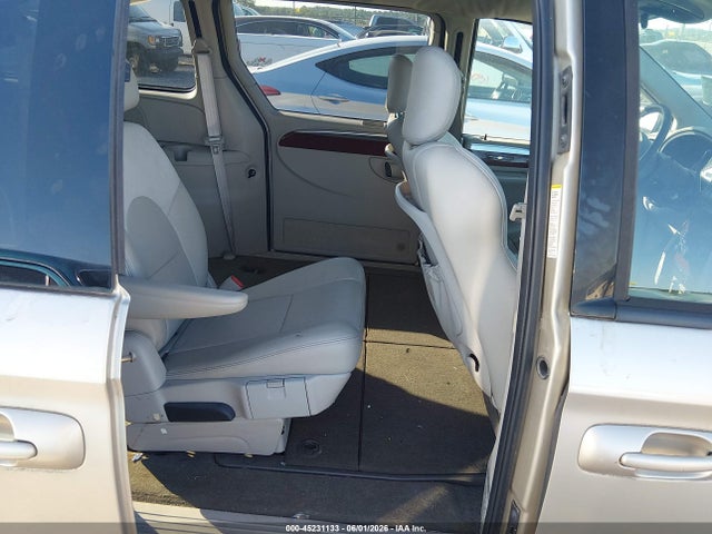Chrysler Town & Country Limited
