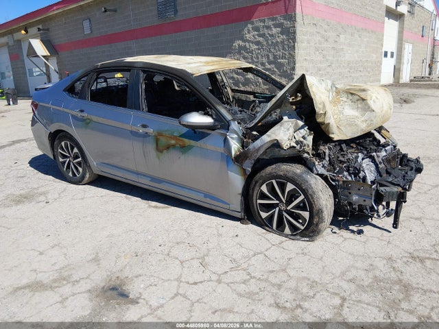 Salvage Volkswagen Jetta Image