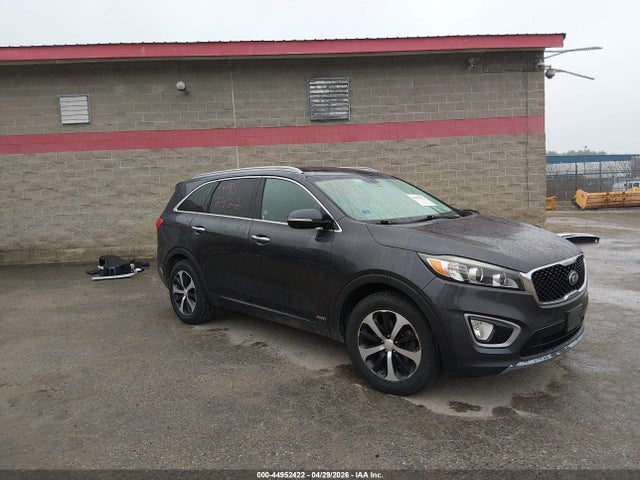 Salvage Kia Sorento Image
