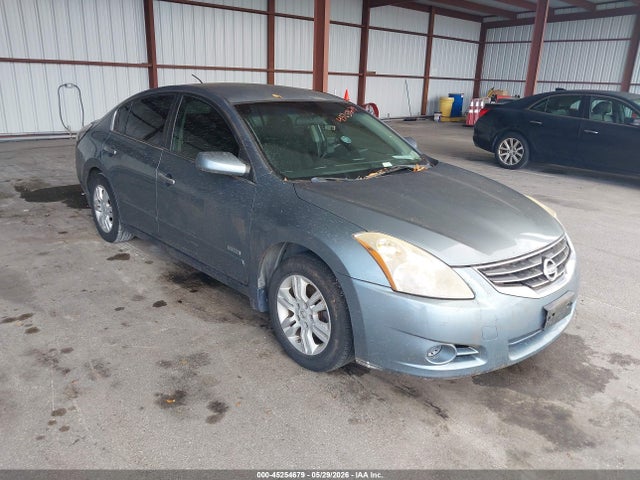 Salvage Nissan Altima Image