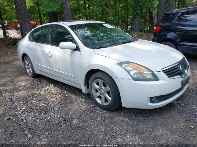 Salvage Nissan Altima Image
