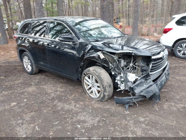 Salvage Toyota Highlander Image