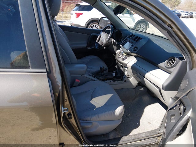 Toyota RAV4 Limited V6