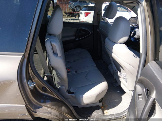 Toyota RAV4 Limited V6