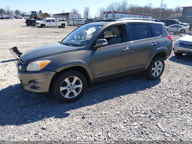 Toyota RAV4 Limited V6
