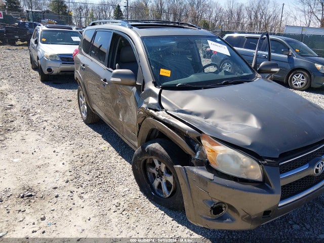 Toyota RAV4 Limited V6