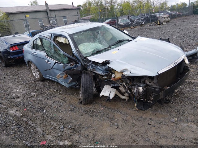 Salvage Chrysler 200 Image