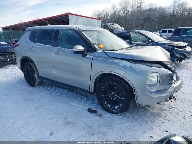 Salvage Mitsubishi Outlander Image