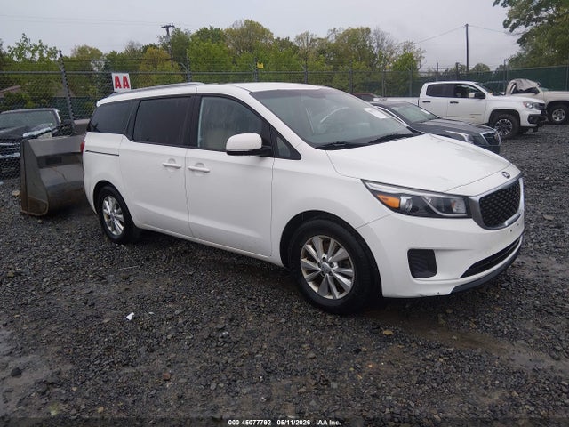 Salvage Kia Sedona Image