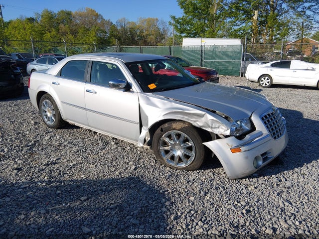 Salvage Chrysler 300 Image